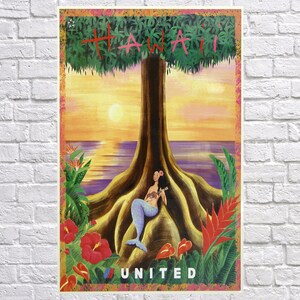 K&ouml;nnte beinhalten: Ein Vintage-Reiseposter f&uuml;r Hawaii, das eine Meerjungfrau zeigt, die unter einem gro&szlig;en Baum Ukulele spielt. Das Poster tr&auml;gt das Wort "HAWAII" in Rot oben und "UNITED" unten, mit einem Sonnenuntergang und tropischen Blumen.