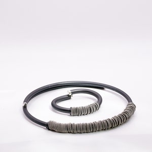 Elastic silicone rubber bracelet with stainless steel rings, anthracite gray silicone bracelet, adjustable open bracelet