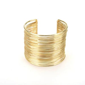 Gouden brede laag armband manchet, dikke gouden manchet, draad gewikkeld schoudertasje, verstelbaar, gouden pols manchet, godin armband, tribale polsarmband afbeelding 6