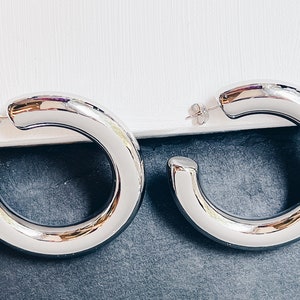 Thick huggie hoops earrings, gold hoop earrings, chunky gold plated hoop earrings, tube gold hoop earrings, hinged huggie hoop earrings. Silver