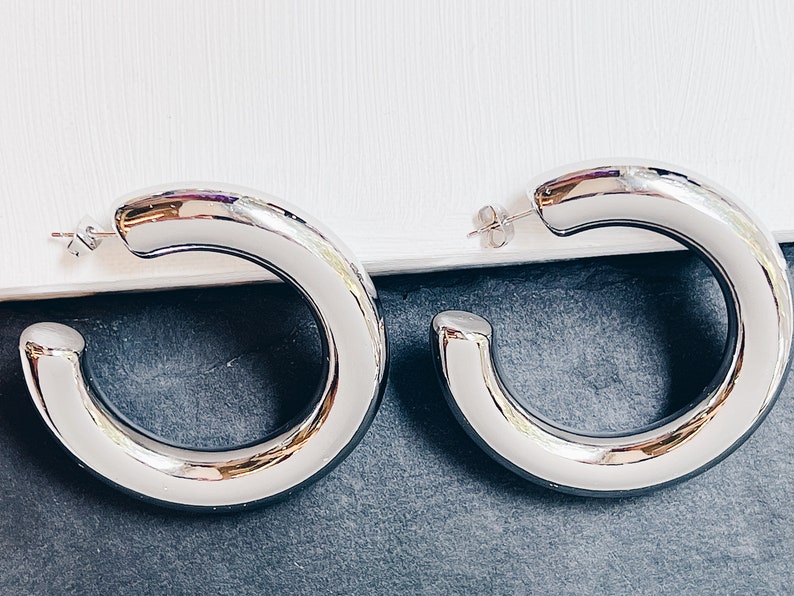 Thick huggie hoops earrings, gold hoop earrings, chunky gold plated hoop earrings, tube gold hoop earrings, hinged huggie hoop earrings. Silver