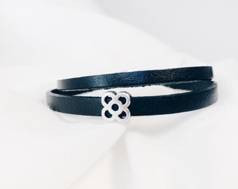 Double wrap leather bracelet with silver charm, hollow pattern of the flower of Barcelona, magnetic closure, authentic leather, gift.