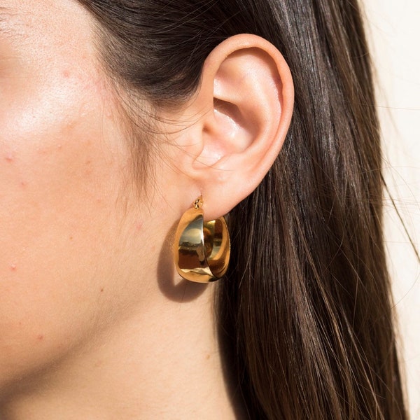Wide hoop earrings, chunky creole earrings, bottega style earrings, huggie gold earrings, medium size, flat hoop earrings.