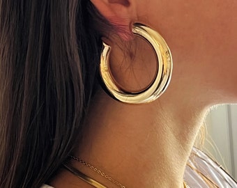 Thick huggie hoops earrings, gold hoop earrings, chunky gold plated hoop earrings, tube gold hoop earrings, hinged huggie hoop earrings.