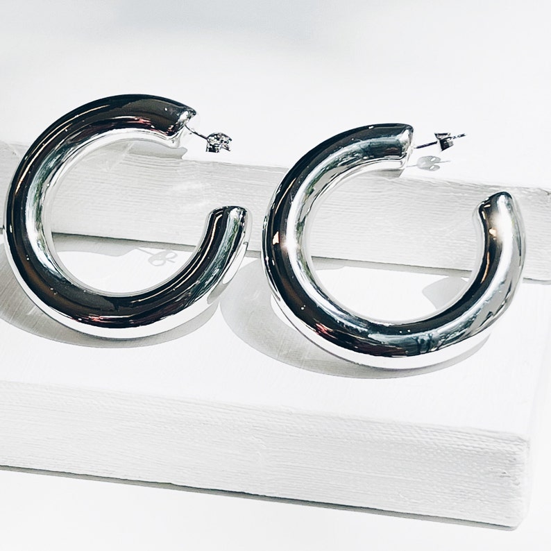 Thick huggie hoops earrings, silver hoop earrings, chunky silver plated hoop earrings, tube silver hoop earring, hinged huggie hoop earrings