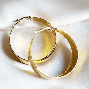 Wide hoop earrings, chunky creole earrings, large golden earrings, large hoops, medium size, African jewelry, flat hoop earrings, golden.