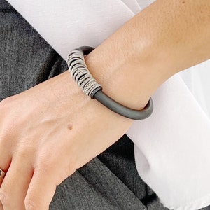 Modern silicone rubber bracelet with stainless steel rings, anthracite gray bracelet adjustable, flexible bracelet.