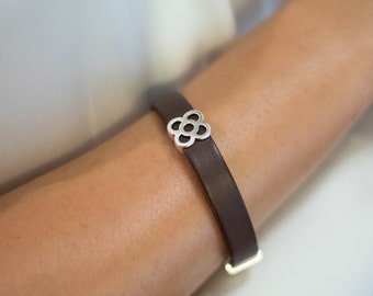 Brown leather bracelet for women, leather bracelet with silver charm, charm with Barcelona flower or panot, adjustable size, also in black.