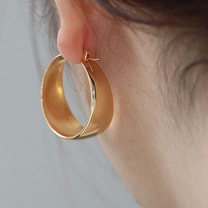 Wide hoop earrings, chunky creole earrings, bottega style earrings, huggie gold earrings, medium size, flat hoop earrings. image 8