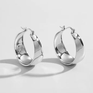 Wide hoop earrings, chunky creole earrings, large silver earrings, large hoops, medium size, huggie earrings, flat hoop earrings シルバー