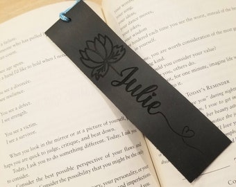 Custom leather bookmark, personalized Birth flower gift, Name bookmark gift for her, birthday gift for book lover,