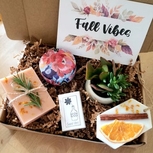 Fall vibes gift box, bath & beauty box, care package, spa in a box, cozy fall gift basket, send a gift, natural relaxation aromatherapy gift