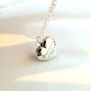 Hartvormige medaillonketting, ketting met echt handschrift, op maat gemaakt handgeschreven aandenken, gepersonaliseerde gegraveerde ketting, zilveren medaillonhanger.