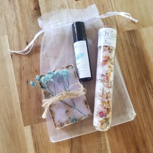 Relaxing spa gift, mini spa set, self care gift, Lavender essential oils mini gift box, Pamper yourself, Aromatherapy wellness gift, natural