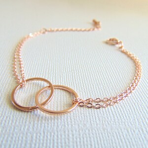 Linked circles Bracelet, Eternity bracelet, Mother daughter bracelet, Dainty jewelry, Mom gift, Lovers gift, interlocking circles