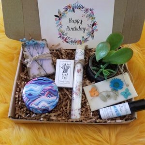 Happy Birthday gift box for her, send a care package, live succulent gift box, relaxation spa set , 100% natural products, friendship gift.