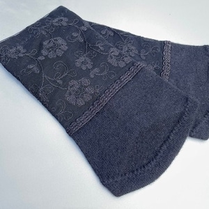 Gorgeous handmade gloves in black