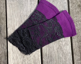 Poignets en laine (laine mérinos) violet avec délicate dentelle française, manchettes, chauffe-poignets, cadeau Noël femme, cadeau pour elle, chaud,