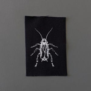 PUNKNDEADのゴキブリ用パッチ - 縫い付け式虫パッチ｜ジーンズ、ジャケット、バッグなどに使えるパッチ｜服に使えるパンク風のパッチをDIY
