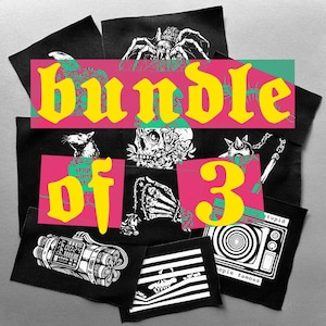 Puede incluir: Un conjunto de parches de tela negra con varias ilustraciones blancas, incluyendo una araña, una calavera, una rata y una bomba. Los parches están dispuestos alrededor de una pancarta rosa y verde con las palabras "bundle of 3" en amarillo.