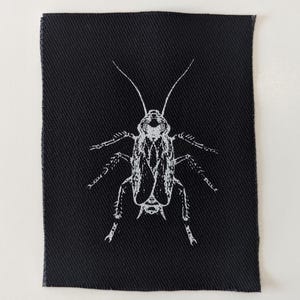 Roach Patch – sew on insect patch by PUNKNDEAD | Patches for jeans, jackets, bags, and more | DIY punk patches for clothes