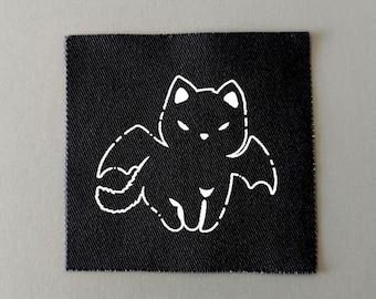 Katt- och fladdermusvingar-märke – screentryckt goth-märke, present till henne