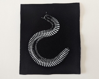 Parche de naturaleza para coser MILLIPEDE • Parche de artrópodo Arte de tela serigrafiado en blanco y negro de PUNKNDEAD