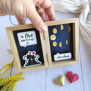 Casella messaggio "Ti amerò in tutte le nostre fasi" Un regalo speciale per lui e per lei. Biglietto d'amore 3D. Anniversario, regalo BFF. Regalo personalizzato