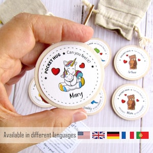 Doppelte personalisierte Taschenumarmung, für das Kind und die Eltern. Einschulung Umarmungstoken. Zurück zu Schule Geschenk. Ich denke an Dich Münze.