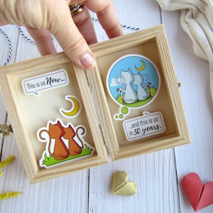 Sinnvolles Valentinsgeschenk für Sie oder Ihn. Message In a Box "Das sind wir jetzt, das sind wir in 50 Jahren" 3D Karte für Verliebte. Kreativer Vorschlag.