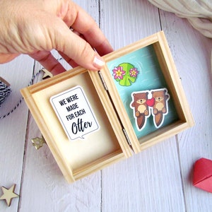 "Message in a Box ""Wir wurden für jeden Otter gemacht""." Jahrestag Geburtstag Valentinstag Geschenk. Personalisierte lustige Liebeskarte. 3D Karte für Otterfans.