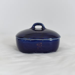 メキシコ製　青い花の陶器の小物入れ ヴィンテージの鮮やかなブルーの陶器蓋付き小物入れ - サイン入り