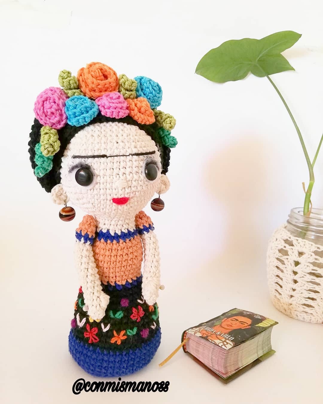 DOLL withFLOWERS, Amigurumi pattern in PDF