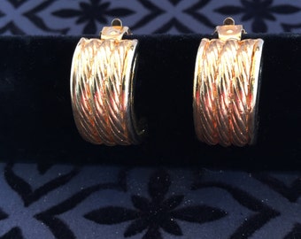 Bridesmaid Gift Gold-tone Surrounding a Clear Crystal Round Stone Christmas Gift Chain Design Vintage Clip-on Earrings Birthday Gift