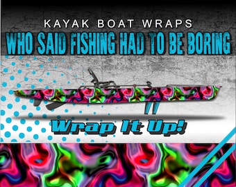 Op de afbeelding: Een kajak met een kleurrijke abstracte ontwerpfolie. De kajak staat op een witte achtergrond met blauwe stippen. De tekst "KAYAK BOAT WRAPS" en "WHO SAID FISHING HAD TO BE BORING" staat boven de kajak. De tekst "Wrap It Up!" staat onder de kajak.