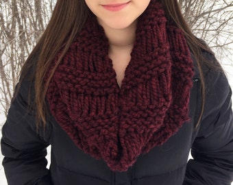 Drop-Stitch Cowl in Claret