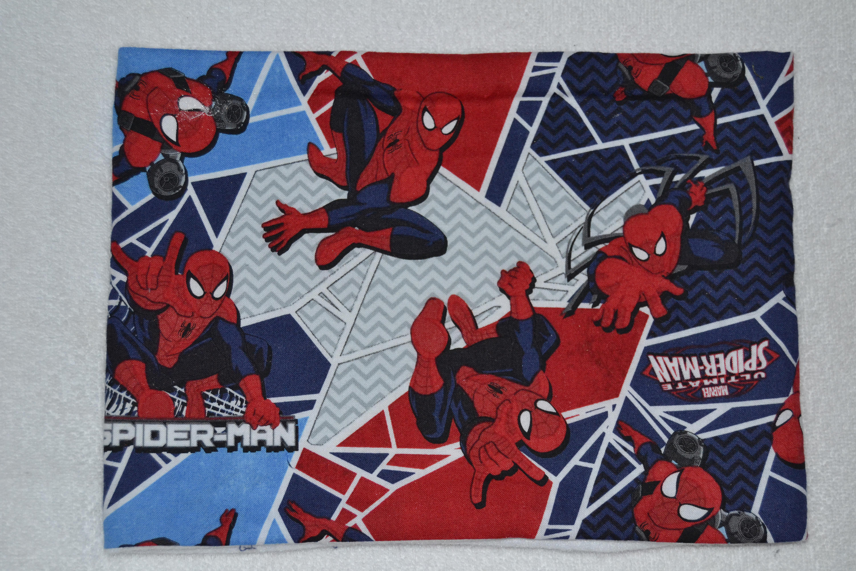 Snood Spiderman – Des Fils en Mains