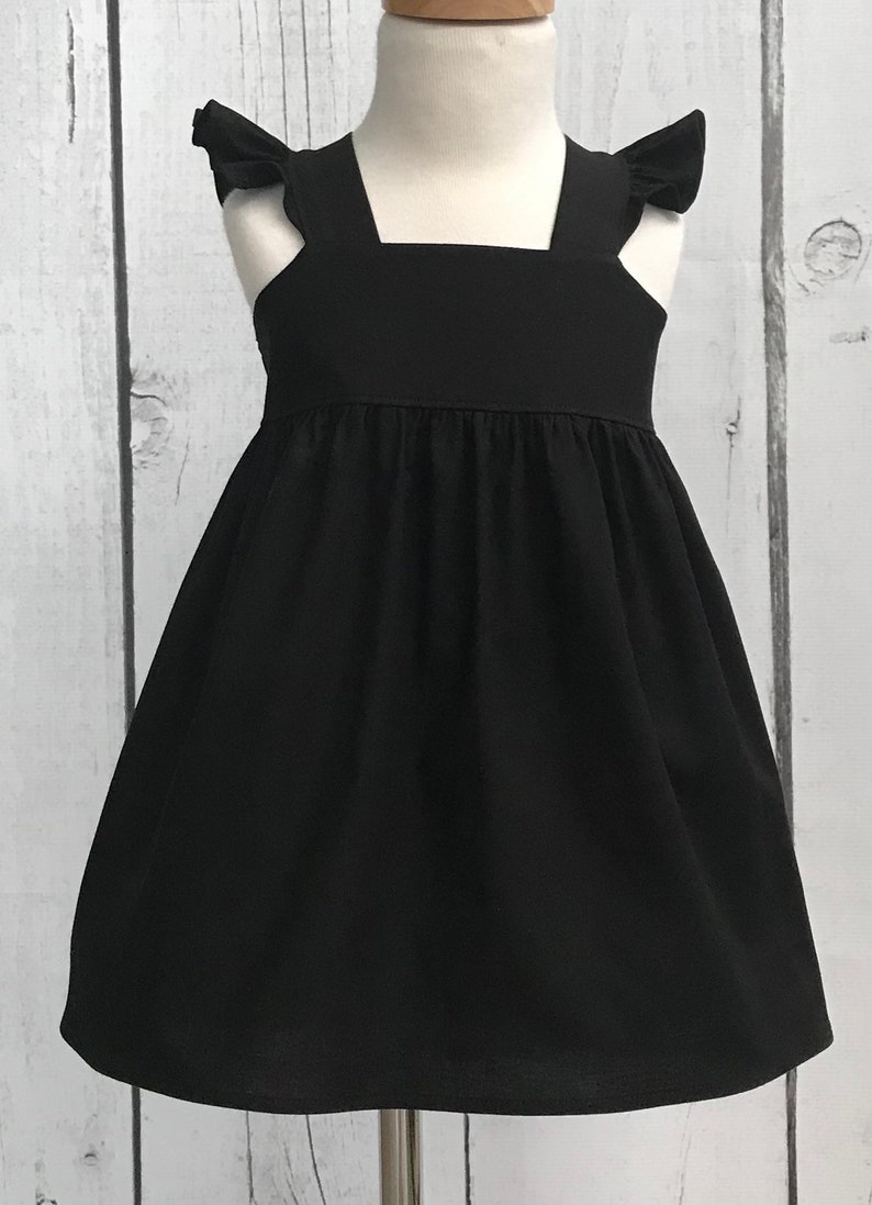 kim kardashian black lace dress Abito da sera celebrità con guaina in pizzo nero Golden Jewelry With Black Lace Size:XSMALL lace appliqued wedding dress