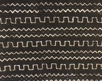 Letto per cani in tessuto fangoso bianco e nero // Medio