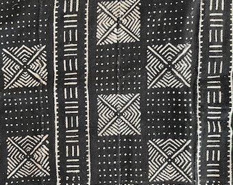 Letto per cani in tessuto fangoso bianco e nero // Medio