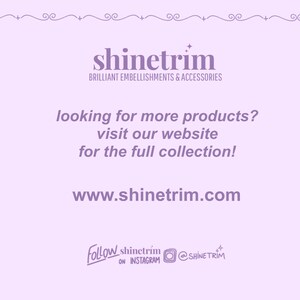 K&ouml;nnte beinhalten: Eine lila und wei&szlig;e Grafik mit dem Text "shinetrim" in einer stilisierten Schriftart. Der Text "BRILLIANT EMBELLISHMENTS & ACCESSORIES" befindet sich unter dem Logo. Der Text "looking for more products? visit our website for the full collection!" ist in einer gr&ouml;&szlig;eren Schriftgr&ouml;&szlig;e. Die Website-Adresse "www.shinetrim.com" befindet sich unter dem Text. Der Text "Follow shinetrim on Instagram @SHINE TRIM" befindet sich am unteren Rand der Grafik.