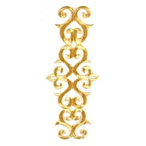 Puede incluir: Borde decorativo dorado con un patrón repetido de corazones y espirales estilizados.
