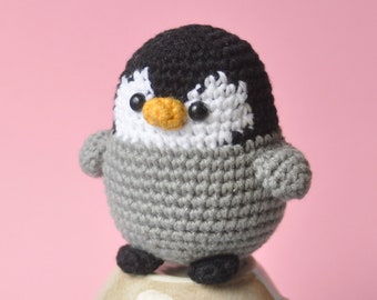 Lora le pingouin - PATRON PDF AU CROCHET (Anglais)