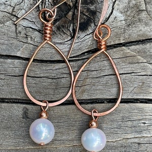 Wire wrapped copper earrings, copper earrings, copper jewelry, wire wrapped jewelry, pearl earrings, pearl jewelry, copper Boho earrings