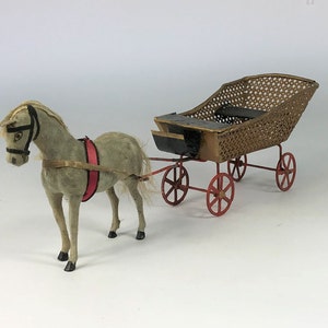 Seltenes deutsches Miniaturpferd und Blechwagen, C.1880.