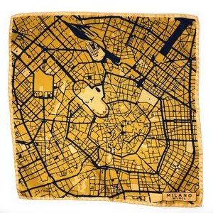 Pañuelo de bolsillo de seda enrollado a mano con el mapa de Milán