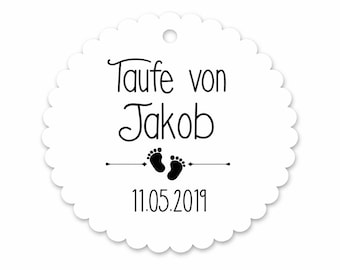 60 Personalisierter Anhänger zur Taufe mit Name & Datum – Gastgeschenk Tag rund 5 cm – Taufdeko mit Babyfüßen