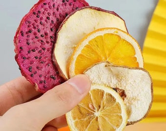 Dried slices of Fruits (Red Dragon Fruit, White Dragon Fruit, Pinappale, Lemon, Orange)       28 sachet in each bag (3 slices per sachet).