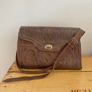 1970s Floral Tooled Leather Handbag/ 1970s Mexican Tooled Leather Crossbody bag/ Vintage Purse