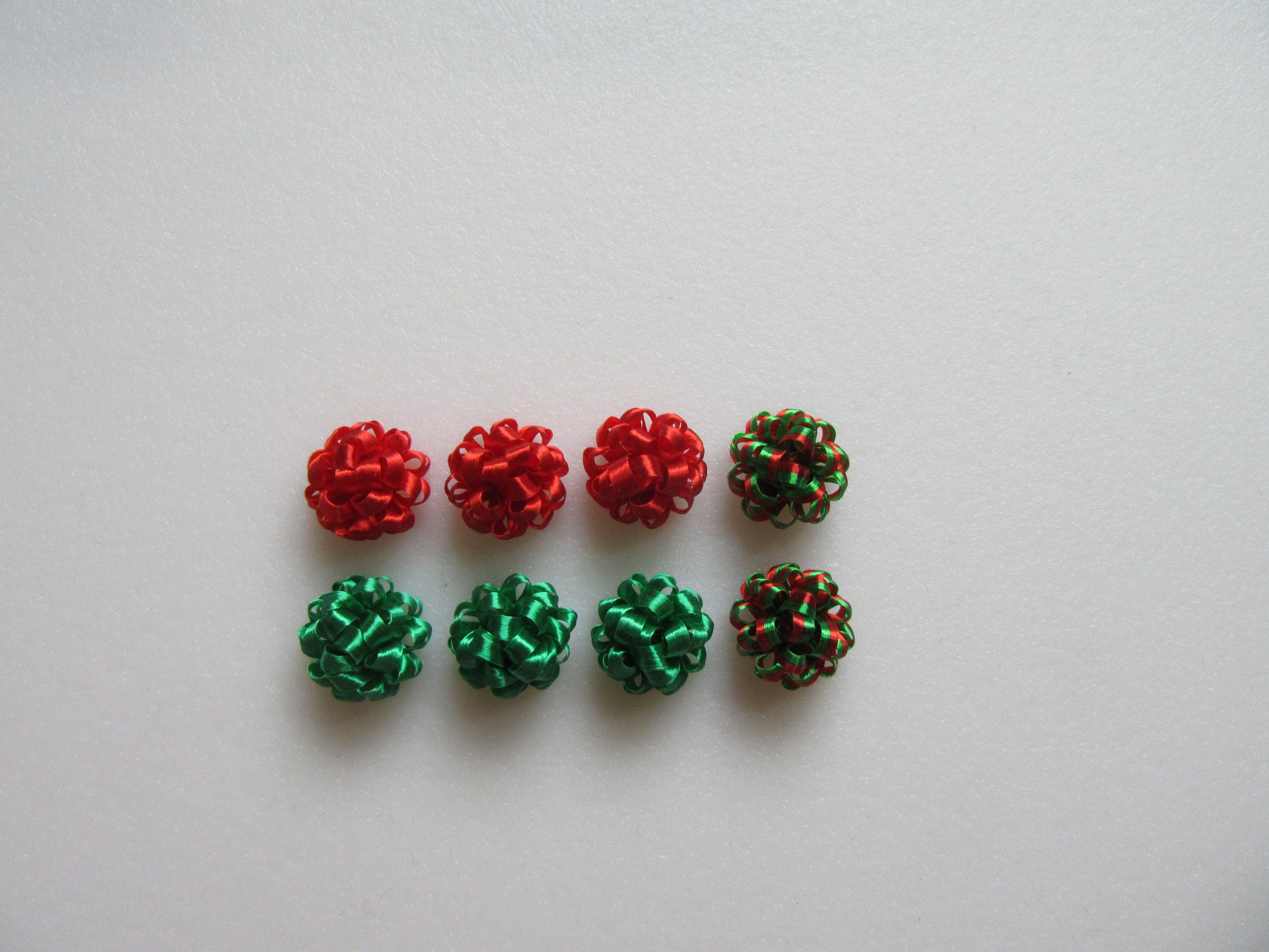 Dollhouse - Miniature Bows- Set of 8 Bows- Red, Green, Red/green -1/12 ...